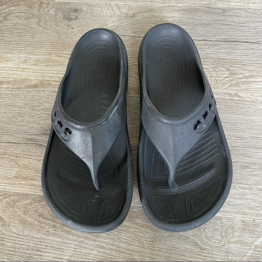 Crocs black flip flop thong sandals